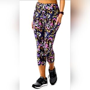 NWT Tek Gear Workout Capris in Black Shapes XL